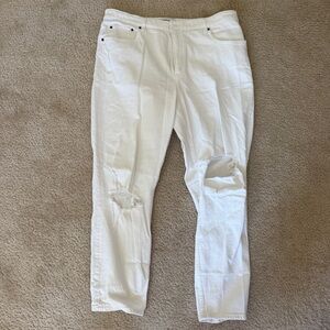 ABERCROMBIE MOM HIGH RISE WHITE JEANS